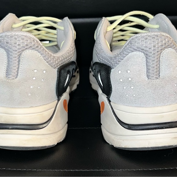 Adidas
Yeezy Boost 700 Wave Runner - Picture 4 of 6